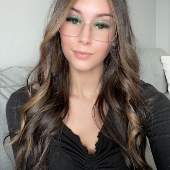 Meet your Posher, Marissa - Picture 1 of 1